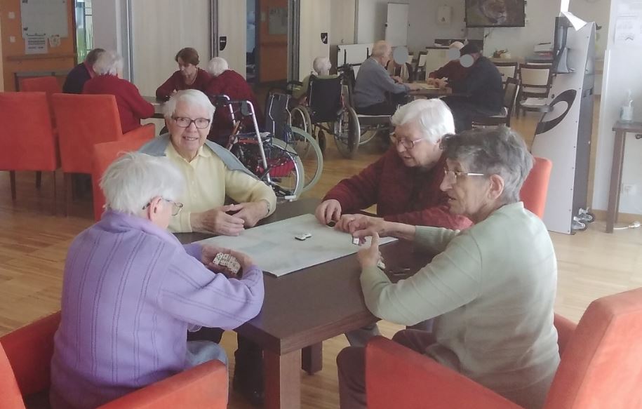 Jeux de société sur la Place du Village